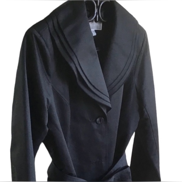 Spring Coat with Removable Collar - Picture 2 of 7